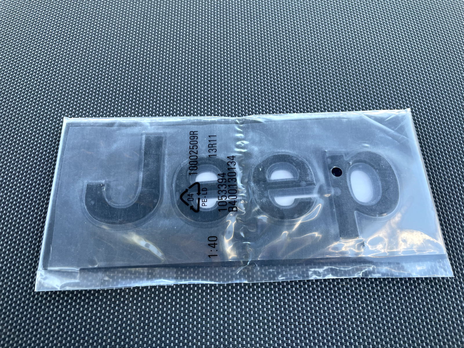 Jeep 1 (one) 2018-2024 Wrangler/Gladiator Fender w/ Back Outline Emblem Badge - Black