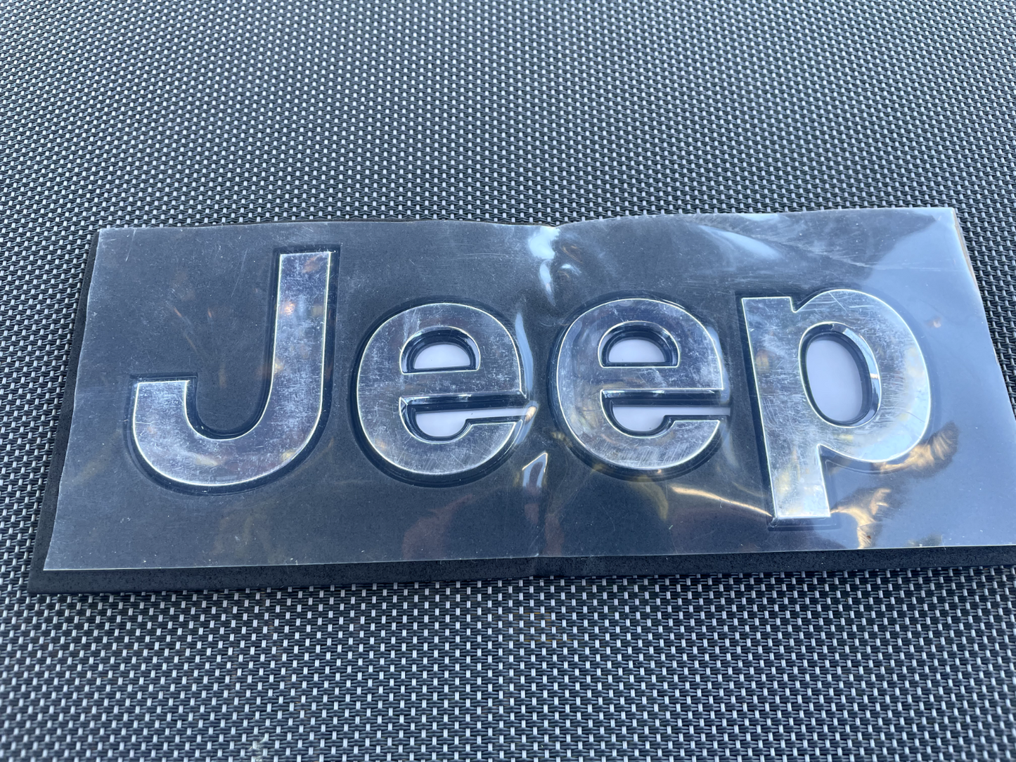 Jeep 1 (one) 2018-2024 Wrangler/Gladiator Fender w/ Black Outline Emblem Badge - Chrome