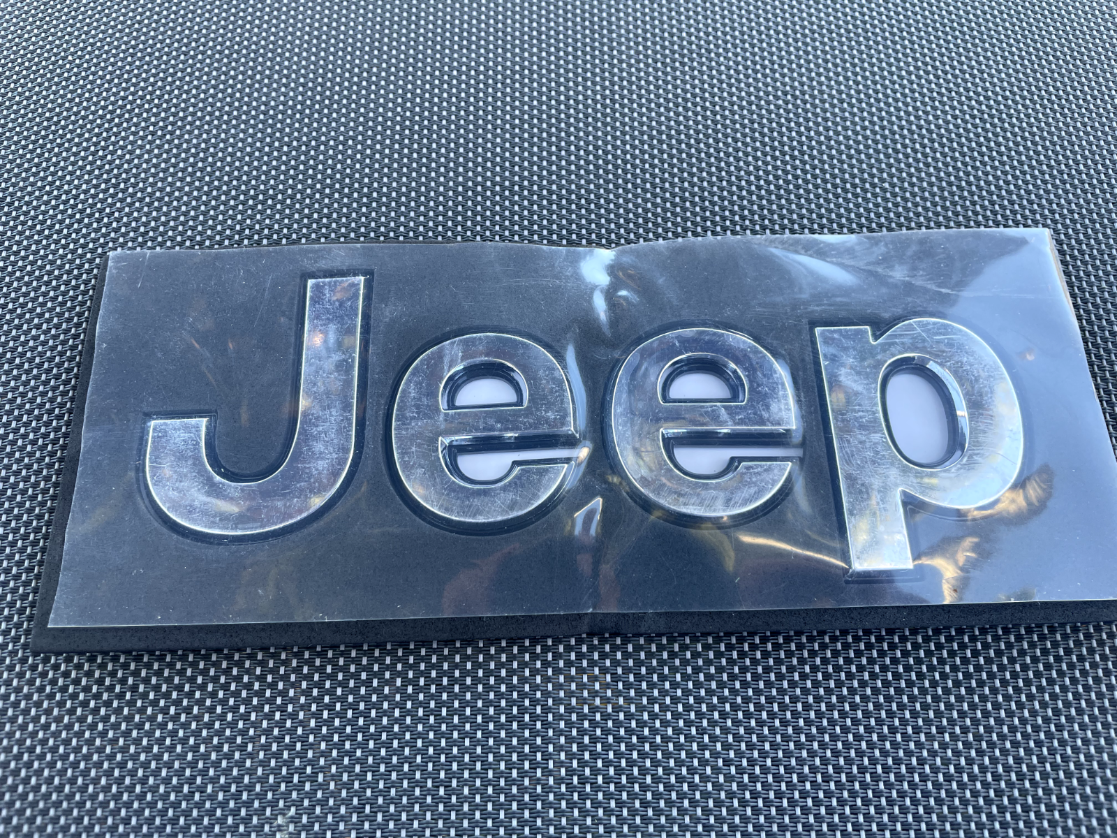 Jeep 1 (one) 2018-2024 Wrangler/Gladiator Fender w/ Black Outline Emblem Badge - Chrome