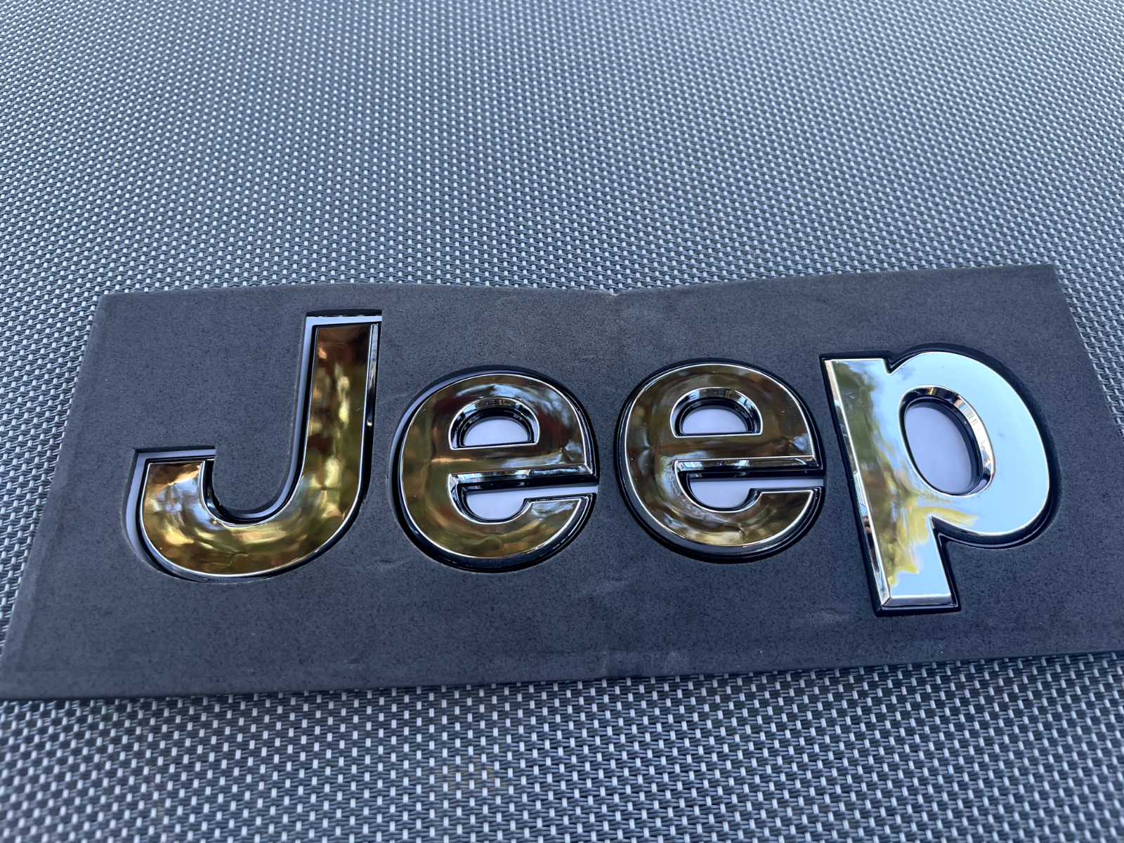 Jeep 2 (two) 2018-2024 Wrangler/Gladiator Fender w/ Black Outline Emblem Badge - Chrome