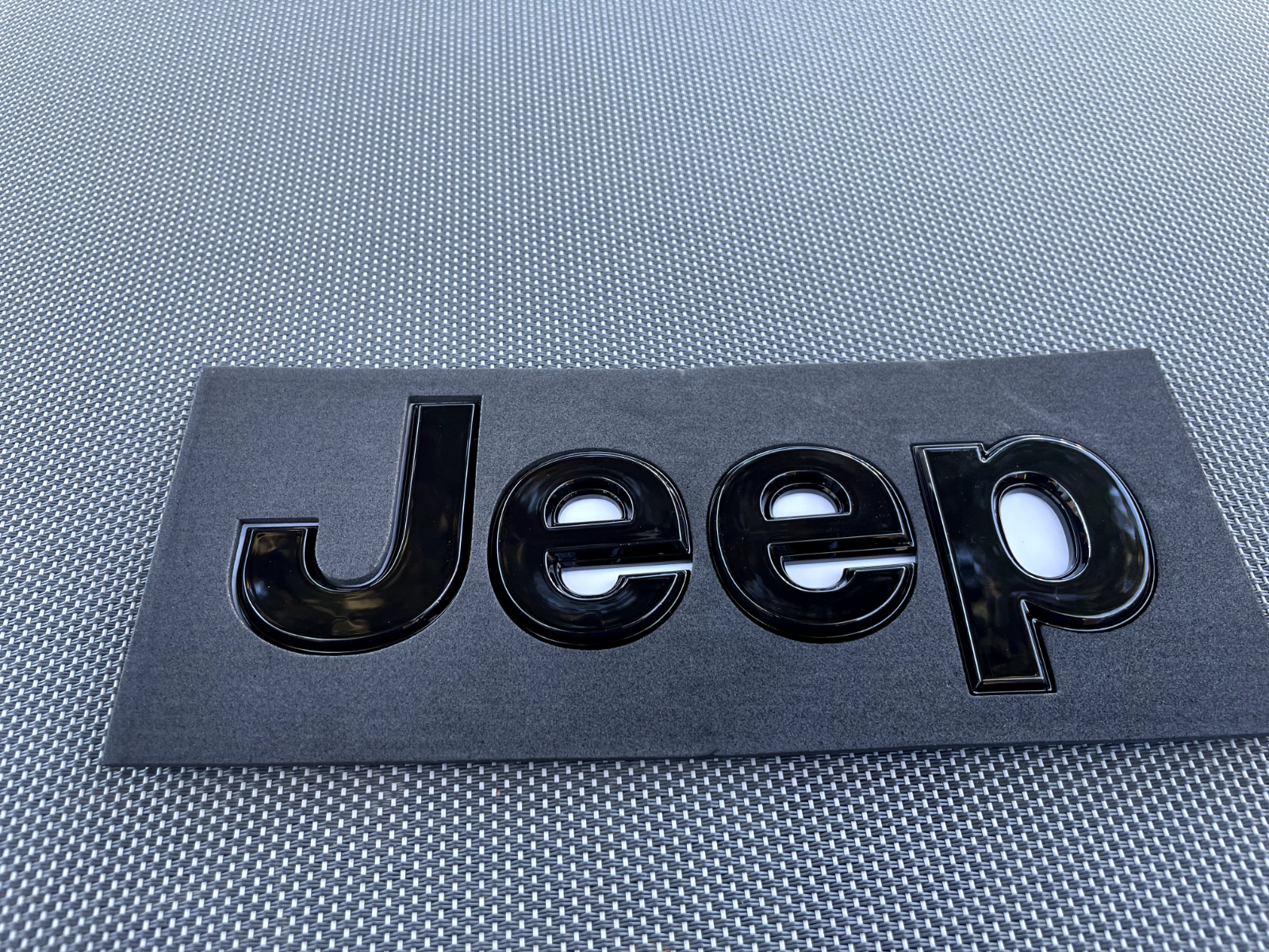 Jeep 1 (one) 2018-2024 Wrangler/Gladiator Fender w/ Back Outline Emblem Badge - Black